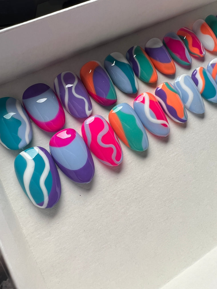 Freestyle abstract nails