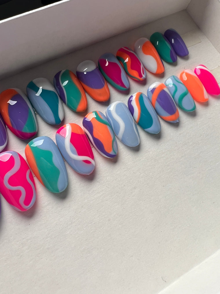 Freestyle abstract nails